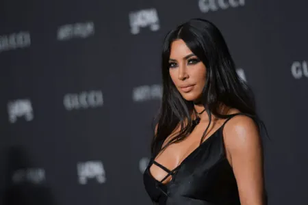 Kim Kardaşyan ermənilərin qınağına tuş gəldi- - Türklərlə çalışdığı üçün