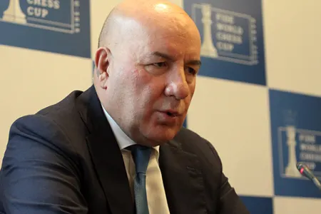 Elman Rüstəmov manatın kəskin ucuzlaşmasından danışdı - QORXUNC PROQNOZ