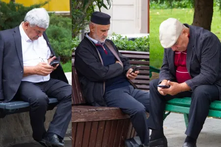 "A bala, əlindəkini yerə qoy" - TELEFONLA OYNAYAN AHILLARIMIZ - FOTOREPORTAJ