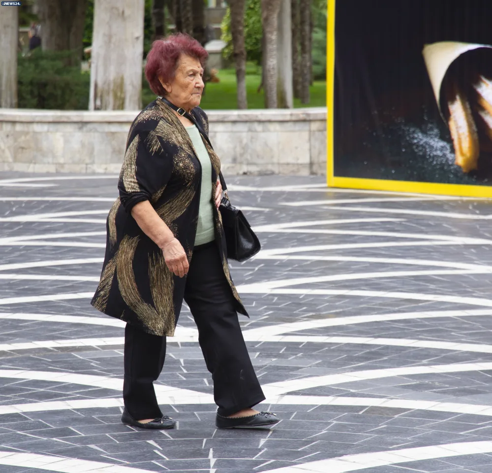 "A bala, əlindəkini yerə qoy" - TELEFONLA OYNAYAN AHILLARIMIZ - FOTOREPORTAJ