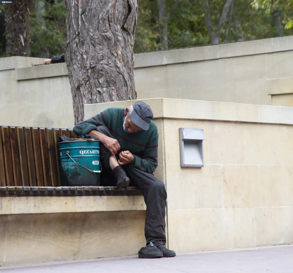 "A bala, əlindəkini yerə qoy" - TELEFONLA OYNAYAN AHILLARIMIZ - FOTOREPORTAJ