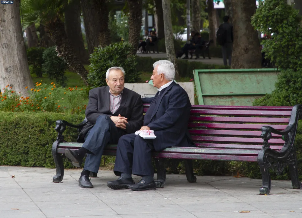 "A bala, əlindəkini yerə qoy" - TELEFONLA OYNAYAN AHILLARIMIZ - FOTOREPORTAJ