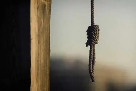 63 yaşlı kişi yaşadığı evdə özünü asdı