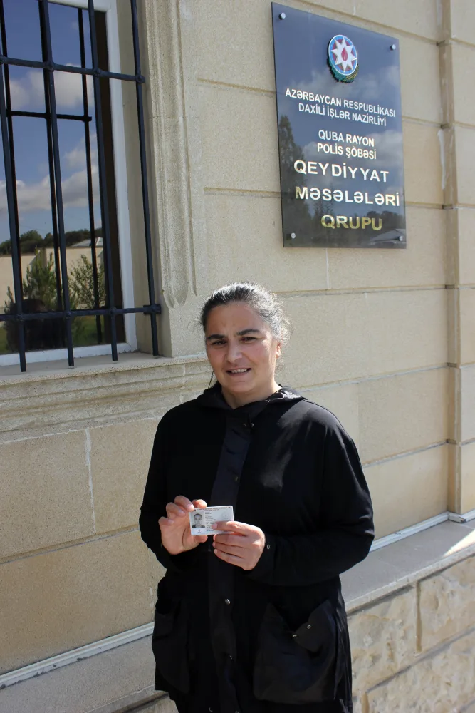 Polis keçmiş məhkuma - KÖMƏK ETDİ - FOTO
