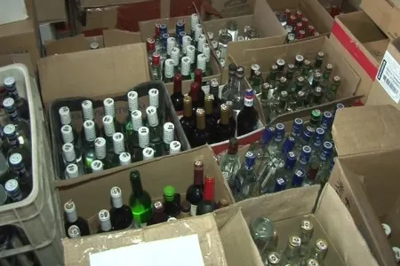 Kustar üsulla hazırlanan araqlar tutuldu - Şok fakt