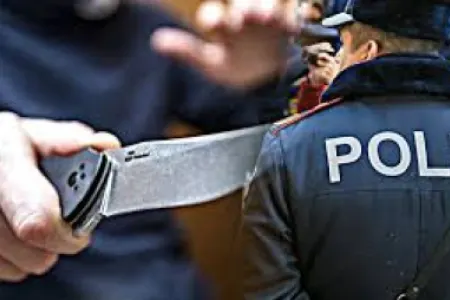 Mingəçevirdə polisi bıçaqladılar