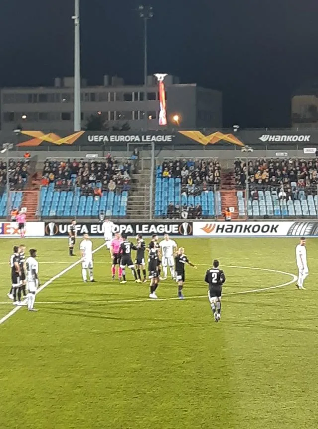 Son dəqiqə! Matçda Qarabağ separatçılarının "bayrağı” endirildi - Oyun dayandırıldı