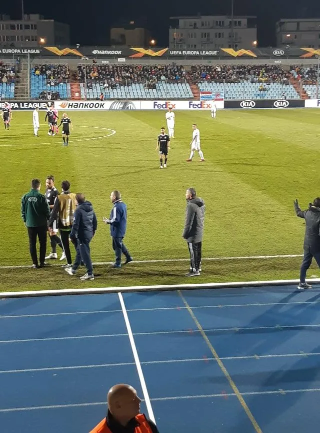 Son dəqiqə! Matçda Qarabağ separatçılarının "bayrağı” endirildi - Oyun dayandırıldı