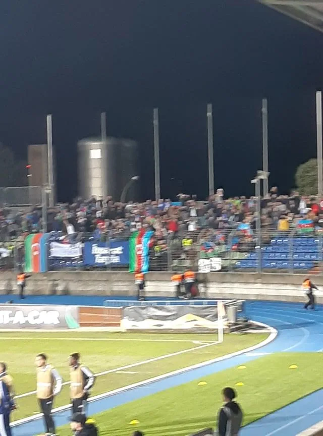 Son dəqiqə! Matçda Qarabağ separatçılarının "bayrağı” endirildi - Oyun dayandırıldı