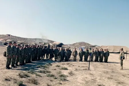 “Səhra şəraitində qidalanmanın təşkili” mövzusunda məşğələ - FOTOLAR