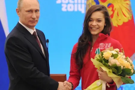 Falçı olimpiya çempionunun başına oyun açdı - ŞOK