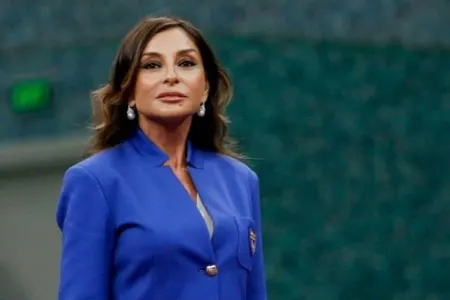 Mehriban Əliyeva Teymur Rəcəbovu təbrik etdi