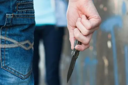 Bakıda qonşular arasında dava - BIÇAQLANAN VAR
