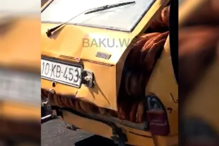 Bakıda mağazalara çörək bu maşında daşınır - - VİDEO