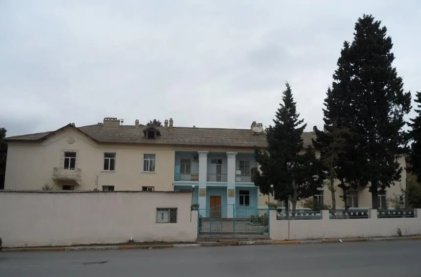 Bakıda kollec direktorunun Çexiyada şirkətləri üzə çıxdı - FOTOLAR