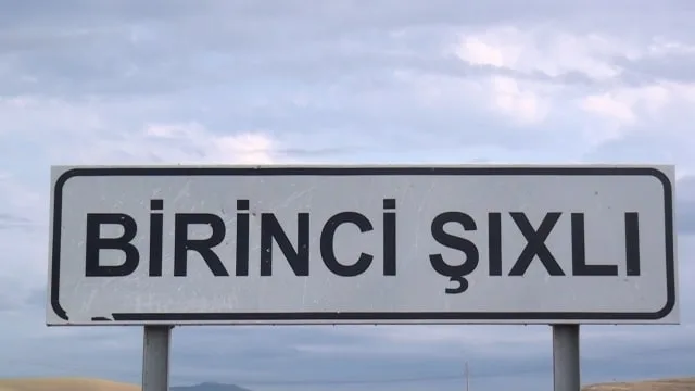 Yeni istifadəyə verilən məktəb çökür - -FOTOLAR