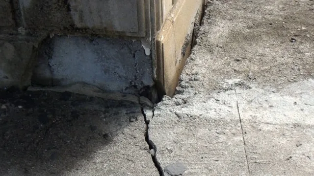 Yeni istifadəyə verilən məktəb çökür - -FOTOLAR