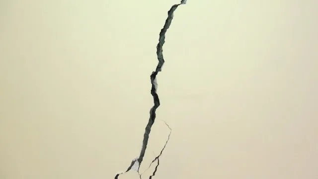 Yeni istifadəyə verilən məktəb çökür - -FOTOLAR