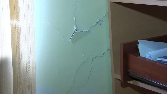 Yeni istifadəyə verilən məktəb çökür - -FOTOLAR