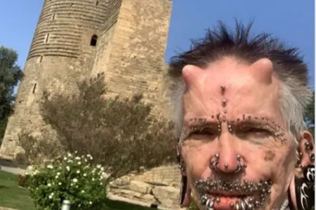 Dünyanın ən çox pirsinq daşıyan adamı Bakıda: - "Şeytana inanmıram" -FOTOLAR