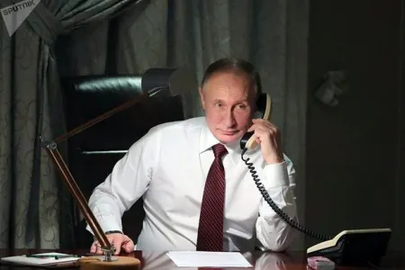 Putinə ad günündə ağlasığmaz hədiyyələr verdilər