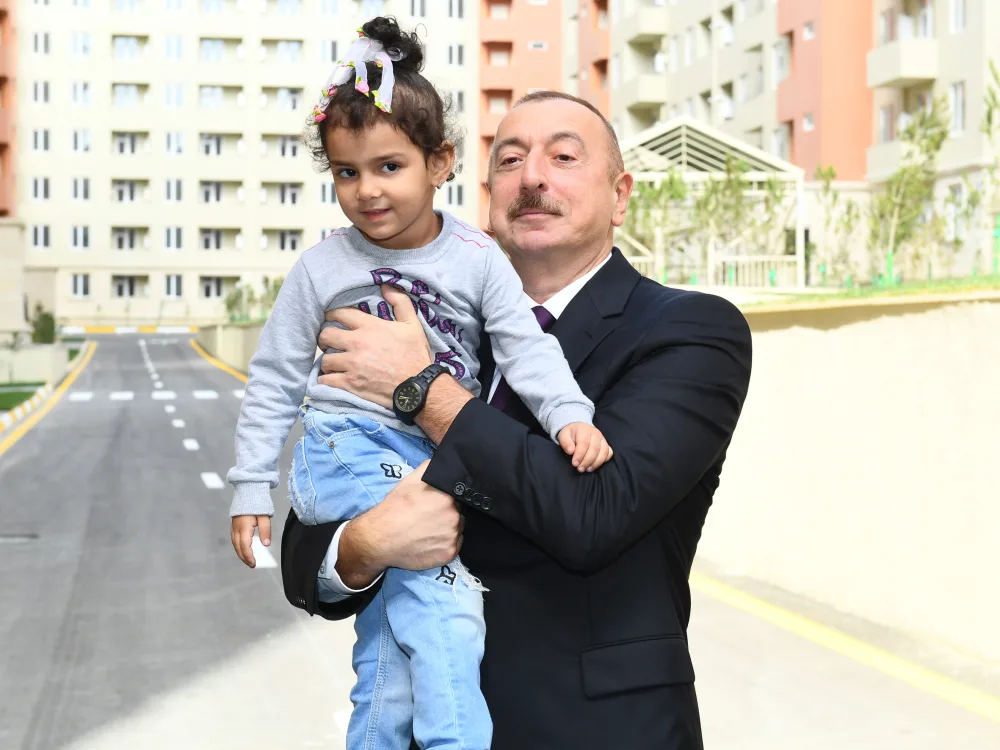 İlham Əliyev və Mehriban Əliyeva - “Qobu Park-2” yaşayış kompleksinin AÇILIŞINDA - FOTOLAR - YENİLƏNİB
