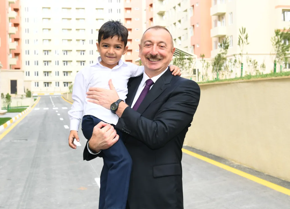 İlham Əliyev və Mehriban Əliyeva - “Qobu Park-2” yaşayış kompleksinin AÇILIŞINDA - FOTOLAR - YENİLƏNİB