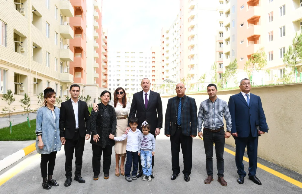 İlham Əliyev və Mehriban Əliyeva - “Qobu Park-2” yaşayış kompleksinin AÇILIŞINDA - FOTOLAR - YENİLƏNİB