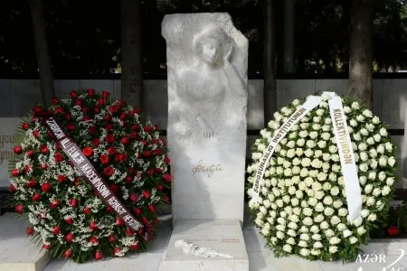 Görkəmli şərqşünas alim Aida İmanquliyevanın xatirəsi anıldı - FOTO