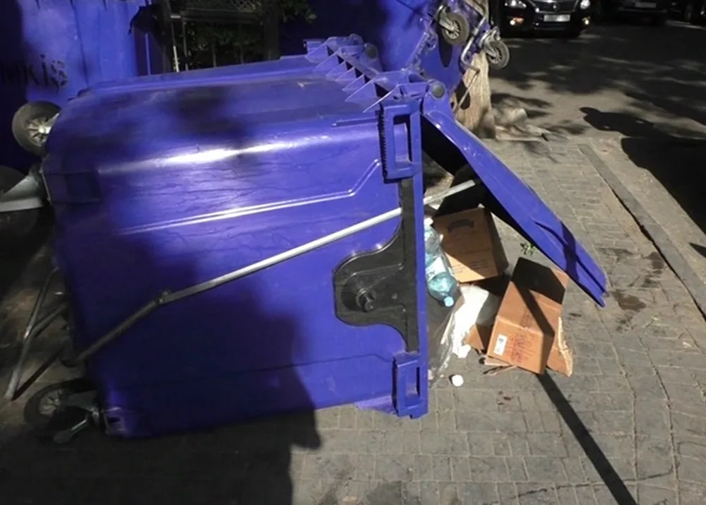 Piket iştirakçıları zibil qutularını - AŞIRDI - FOTOLAR