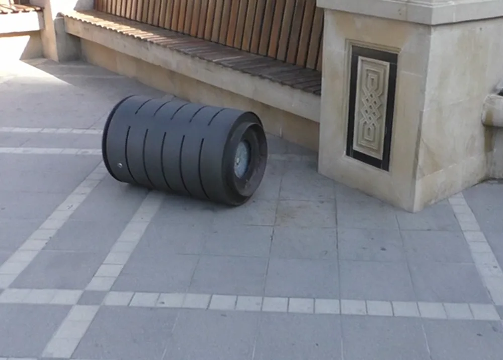 Piket iştirakçıları zibil qutularını - AŞIRDI - FOTOLAR