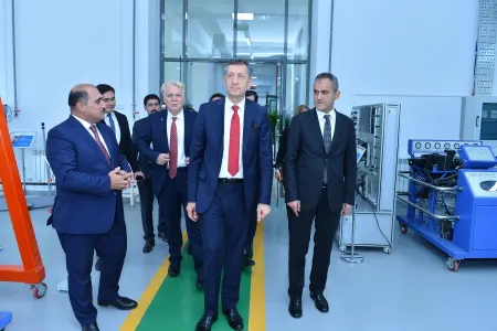 Türkiyə təhsil naziri Peşə Təhsil Mərkəzində - FOTO
