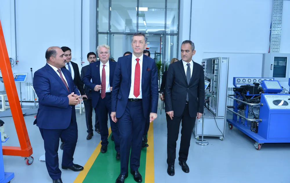 Türkiyə təhsil naziri Peşə Təhsil Mərkəzində - FOTO