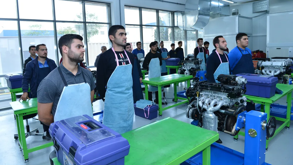 Türkiyə təhsil naziri Peşə Təhsil Mərkəzində - FOTO