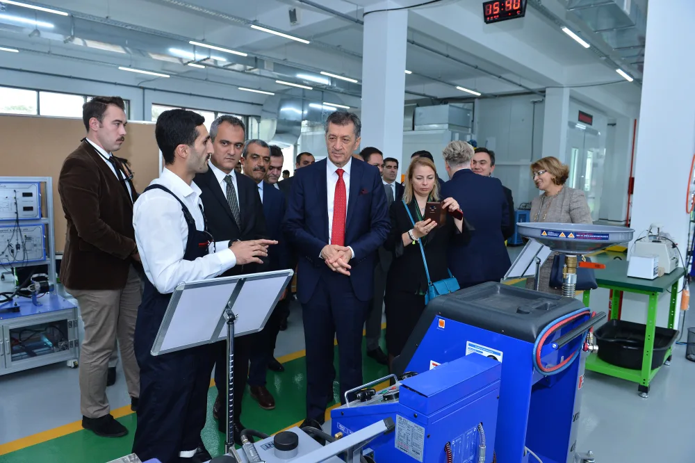 Türkiyə təhsil naziri Peşə Təhsil Mərkəzində - FOTO