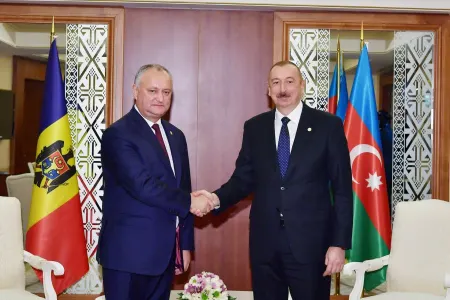 Prezident İlham Əliyev Moldova Prezidenti İqor Dodon ilə - GÖRÜŞDÜ - FOTO