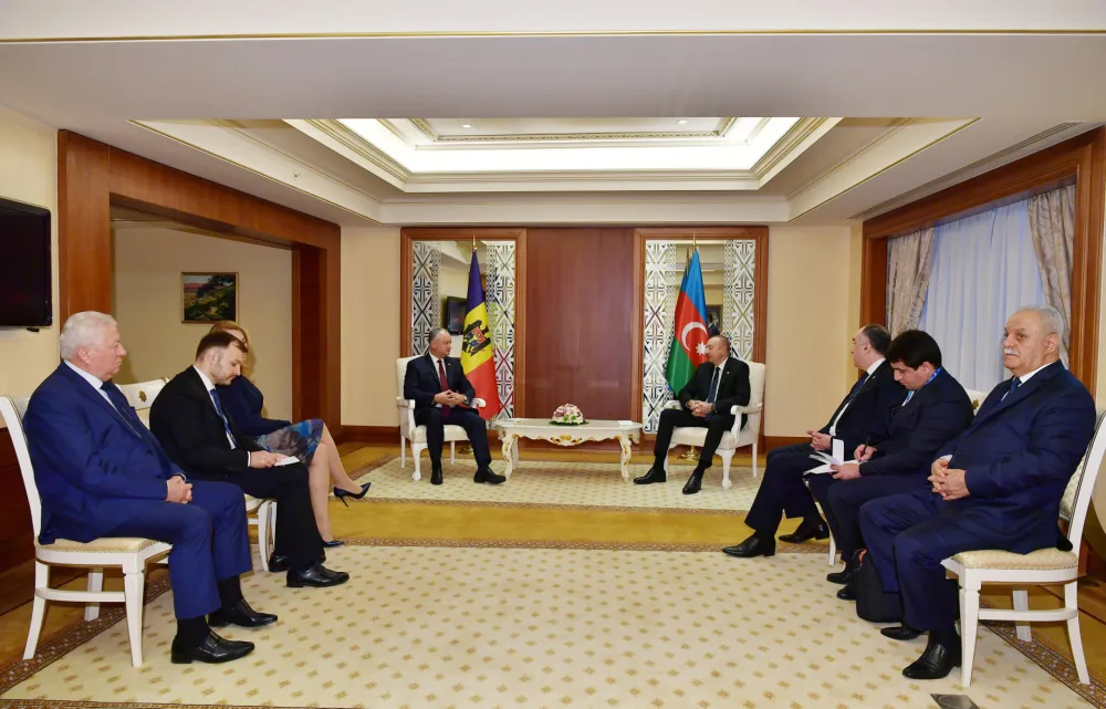 Prezident İlham Əliyev Moldova Prezidenti İqor Dodon ilə - GÖRÜŞDÜ - FOTO