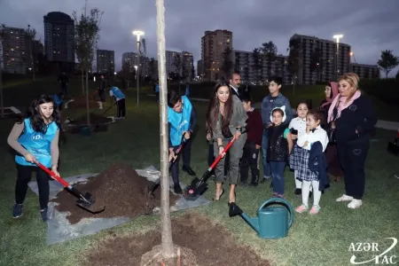 Leyla Əliyeva ağacəkmə aksiyasında iştirak edib - FOTO