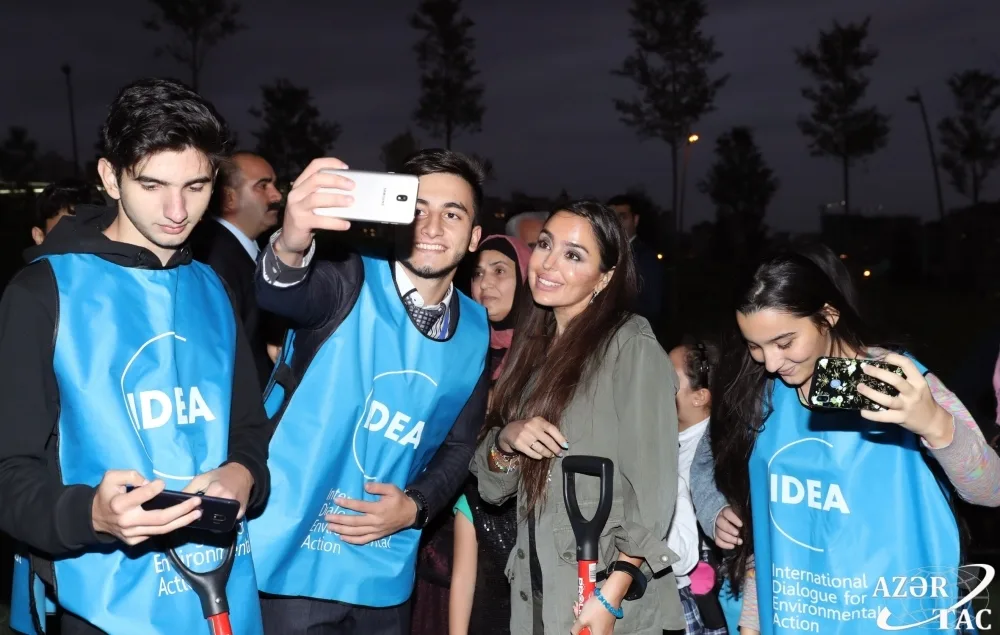 Leyla Əliyeva ağacəkmə aksiyasında iştirak edib - FOTO