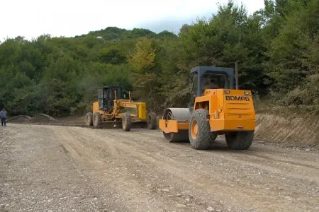 Qusarda 14 yaşayış məntəqəsini əhatə edən yol - YENİDƏN QURULUR - FOTOLAR