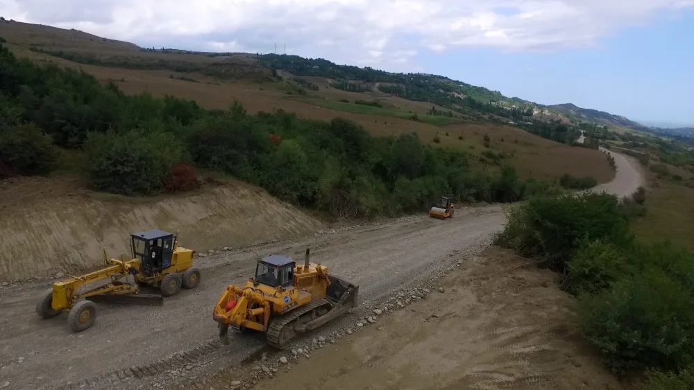 Qusarda 14 yaşayış məntəqəsini əhatə edən yol - YENİDƏN QURULUR - FOTOLAR