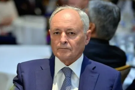 Nazir baş həkimi işdən çıxardı