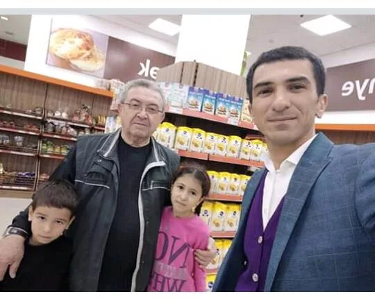 Misir Mərdanov nəvələri ilə alış-verişdə - -FOTO