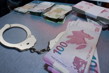 20 yaşlı gənc qardaşının evindən - PUL OĞURLADI