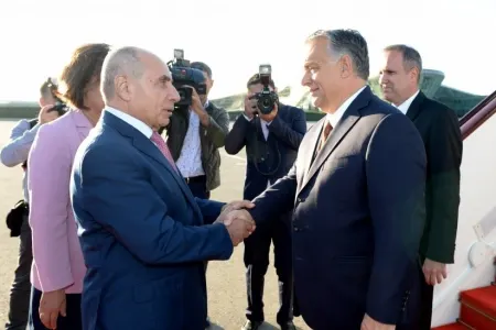 Macarıstanın Baş Naziri Azərbaycana gəldi - FOTO