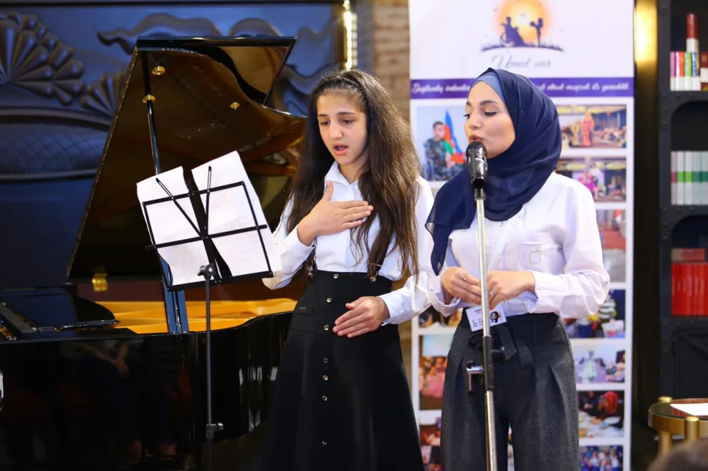 Şairlər eşitmə məhdudiyyətli oxucularla görüşdü - FOTO