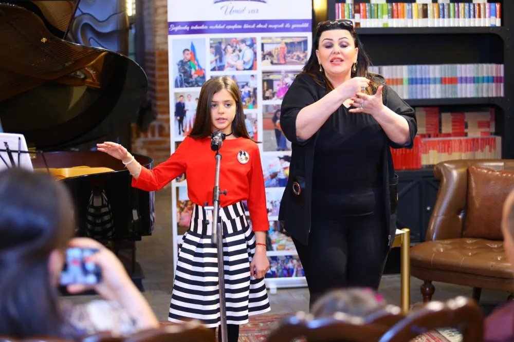 Şairlər eşitmə məhdudiyyətli oxucularla görüşdü - FOTO