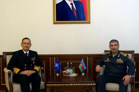 Müdafiə naziri NATO-nun Kontr-admiralı ilə - GÖRÜŞDÜ- FOTO