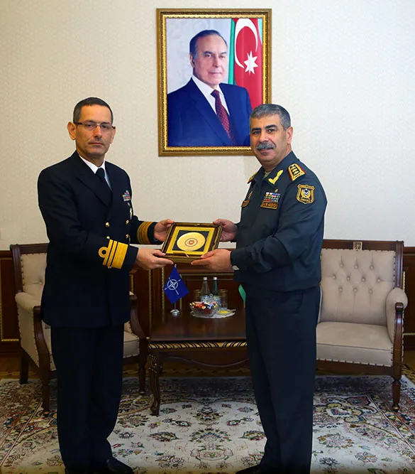Müdafiə naziri NATO-nun Kontr-admiralı ilə - GÖRÜŞDÜ- FOTO