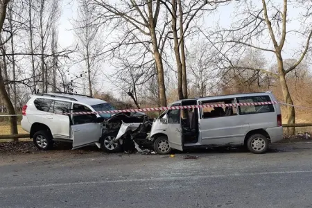 Şirvanda mikroavtobus minik avtomobillə TOQQUŞDU - 1 YARALI